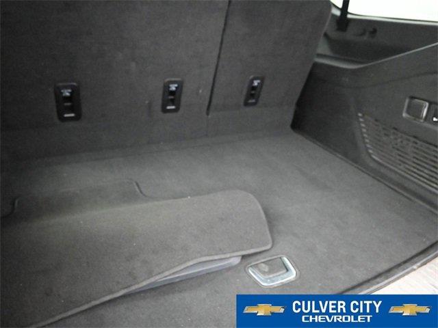 2023 Chevrolet Suburban Premier photo