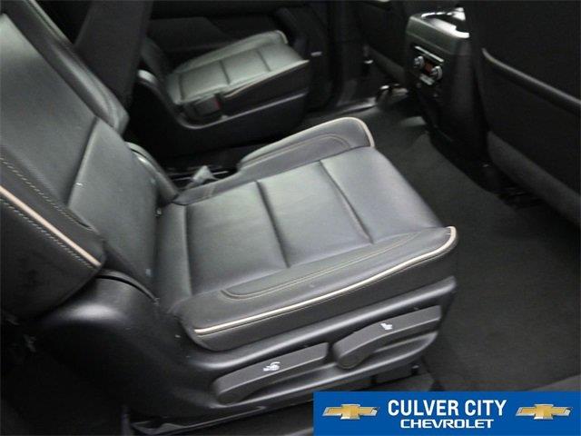 2023 Chevrolet Suburban Premier photo