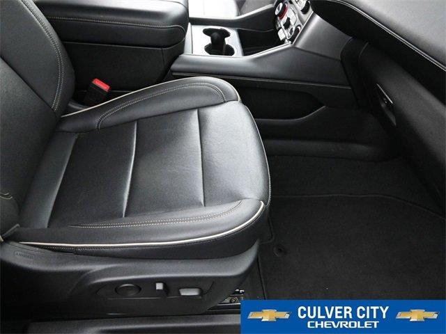 2023 Chevrolet Suburban Premier photo
