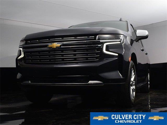 2023 Chevrolet Suburban Premier photo
