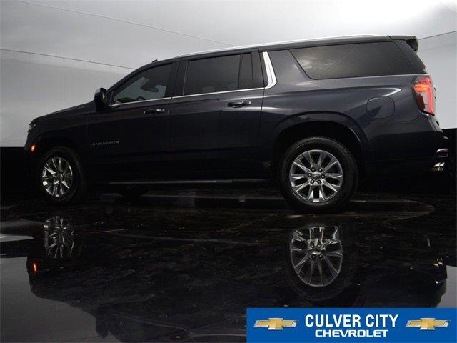 2023 Chevrolet Suburban Premier photo