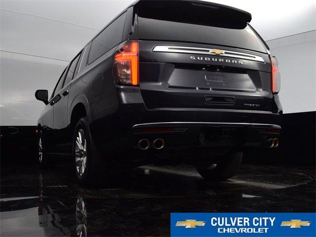2023 Chevrolet Suburban Premier photo