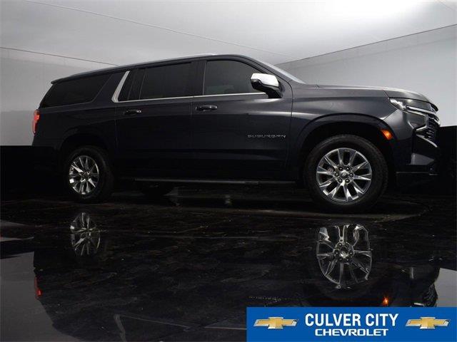 2023 Chevrolet Suburban Premier photo