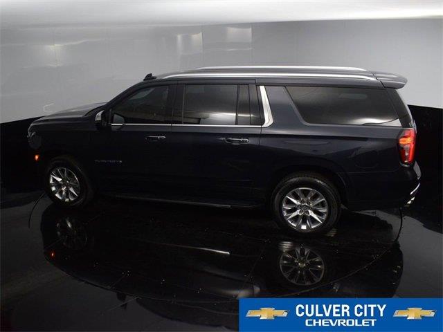 2023 Chevrolet Suburban Premier photo