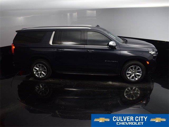2023 Chevrolet Suburban Premier photo