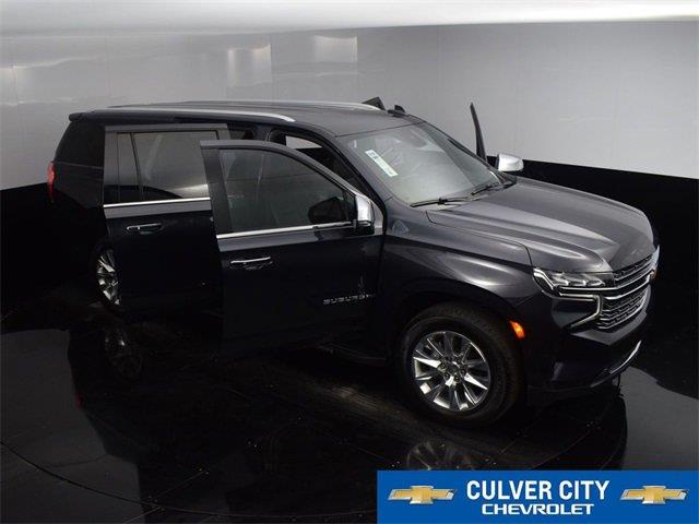 2023 Chevrolet Suburban Premier photo