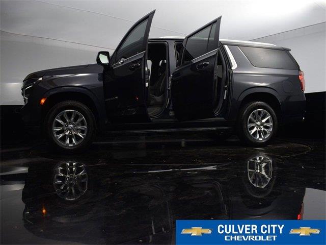 2023 Chevrolet Suburban Premier photo