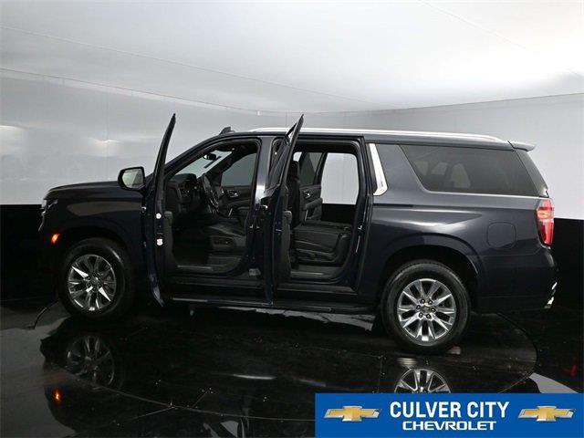 2023 Chevrolet Suburban Premier photo