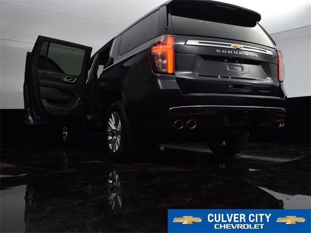 2023 Chevrolet Suburban Premier photo
