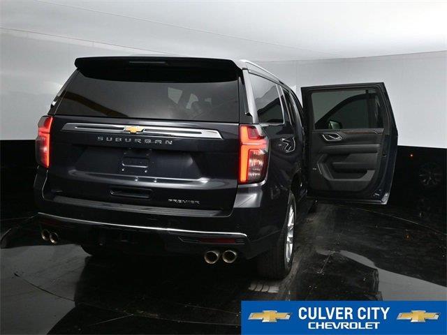 2023 Chevrolet Suburban Premier photo