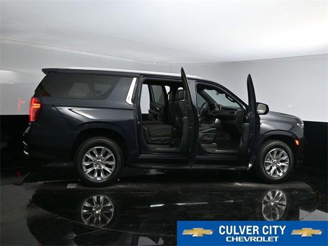 2023 Chevrolet Suburban Premier photo
