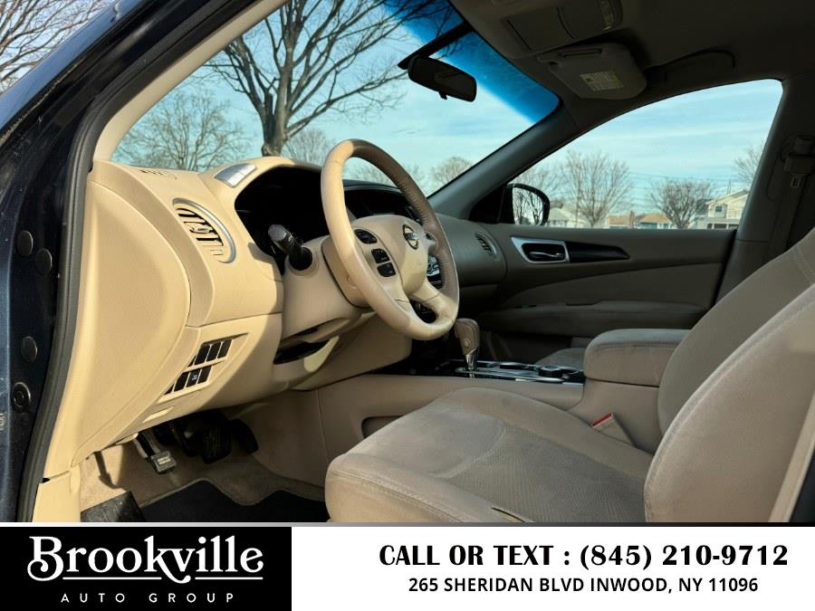 2014 Nissan Pathfinder S photo