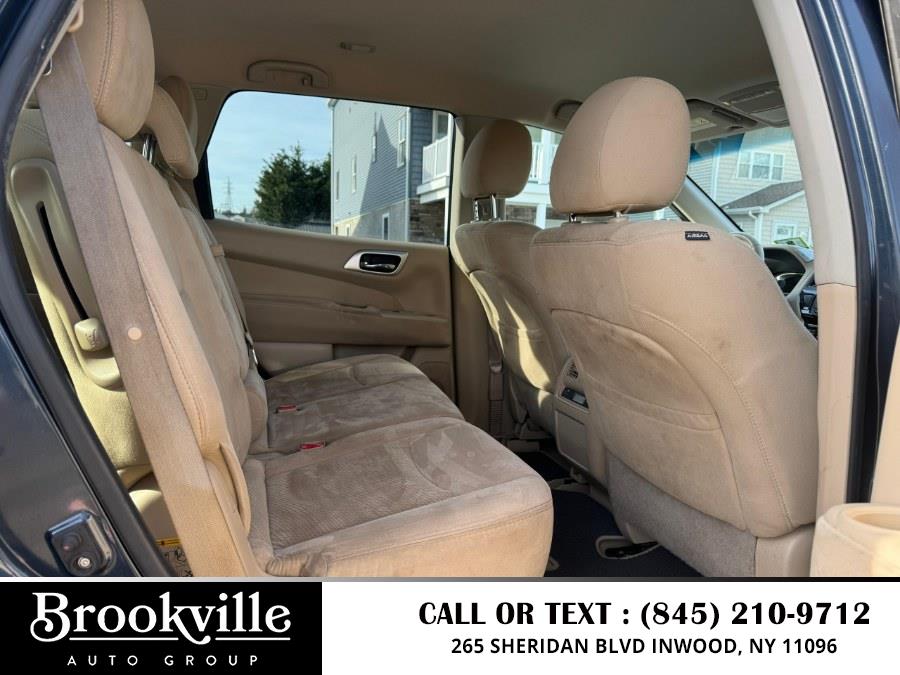 2014 Nissan Pathfinder S photo