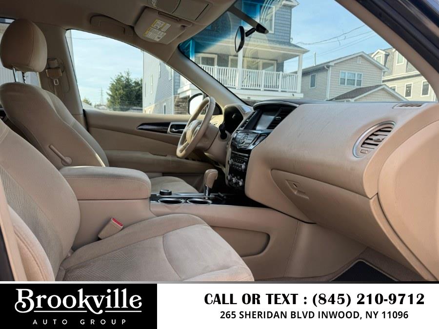 2014 Nissan Pathfinder S photo