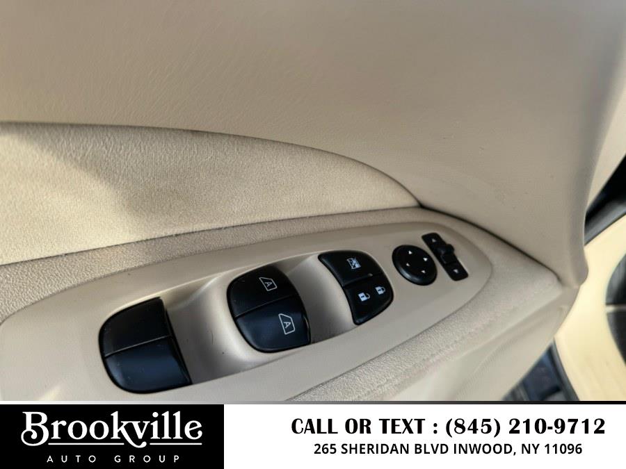 2014 Nissan Pathfinder S photo