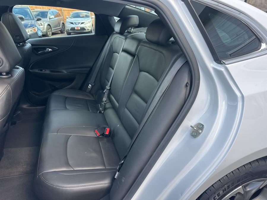 2021 Chevrolet Malibu 4dr Sdn LT photo