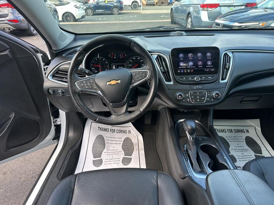 2021 Chevrolet Malibu 4dr Sdn LT photo