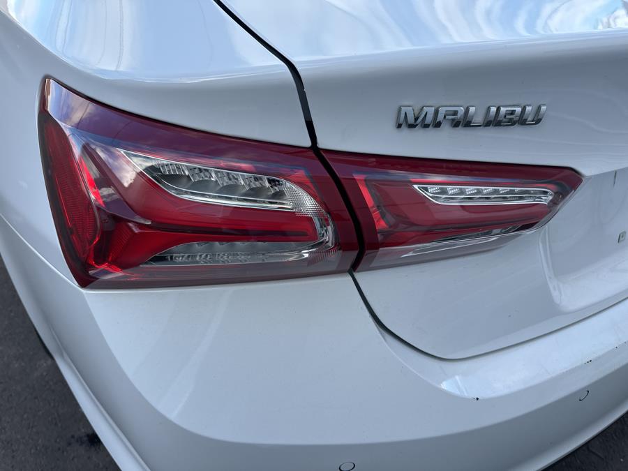2021 Chevrolet Malibu 4dr Sdn LT photo