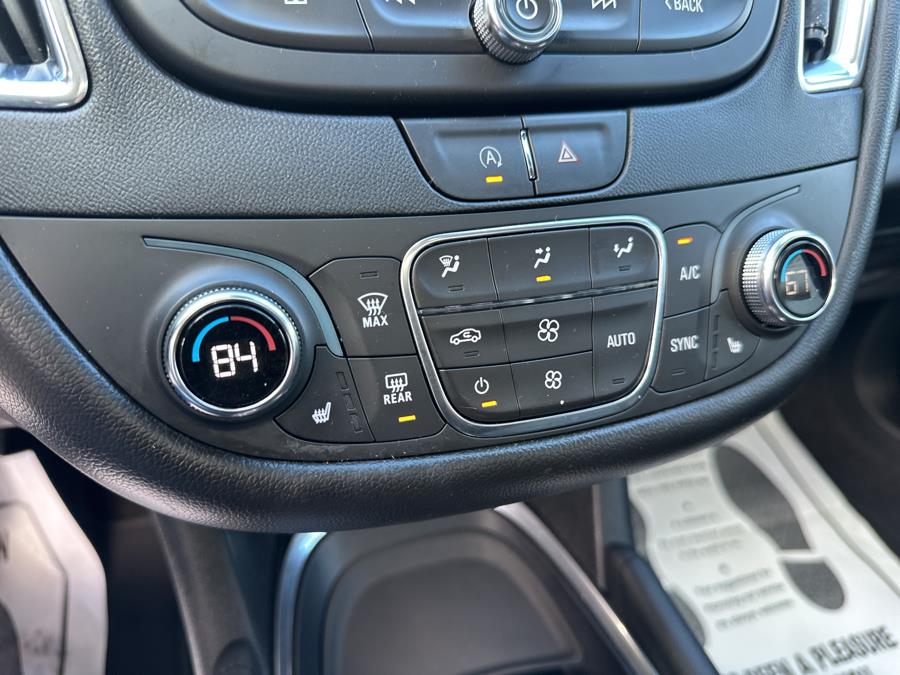 2021 Chevrolet Malibu 4dr Sdn LT photo