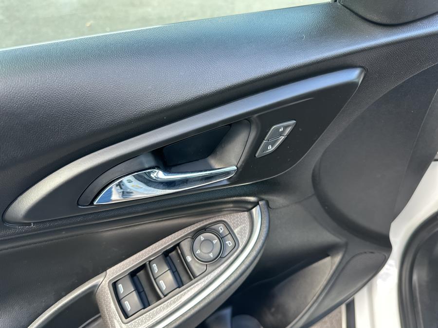 2021 Chevrolet Malibu 4dr Sdn LT photo