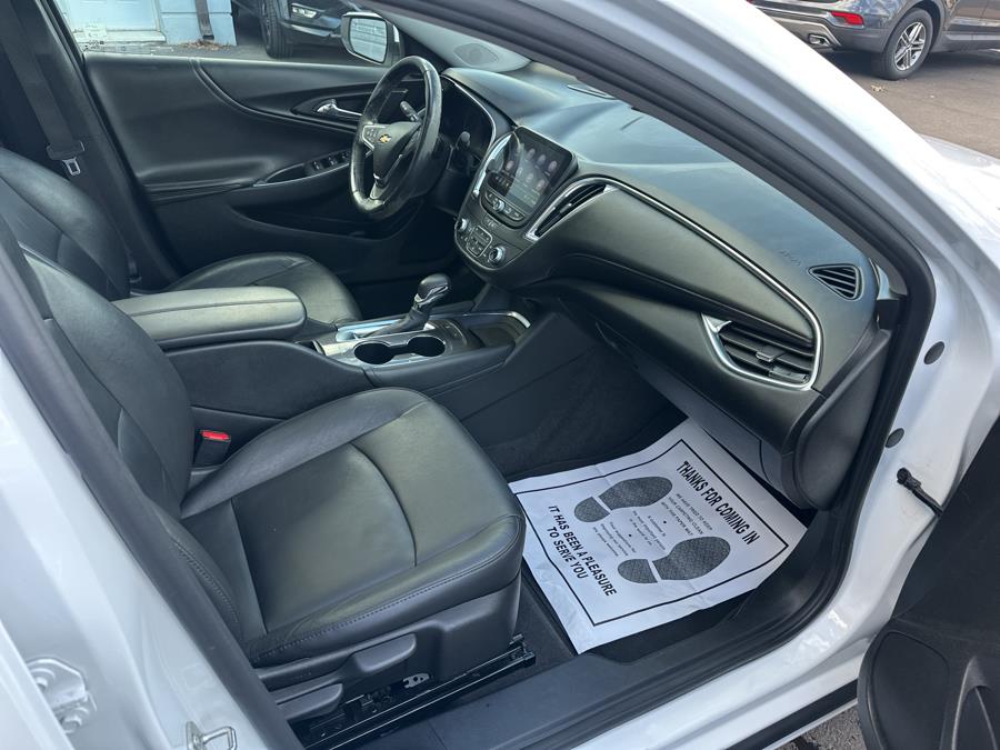 2021 Chevrolet Malibu 4dr Sdn LT photo