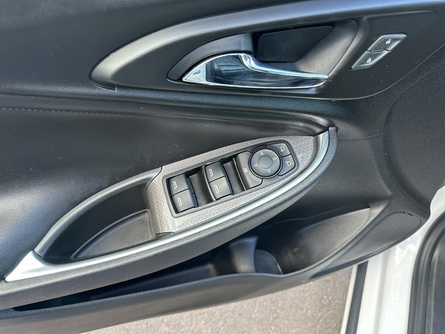 2021 Chevrolet Malibu 4dr Sdn LT photo