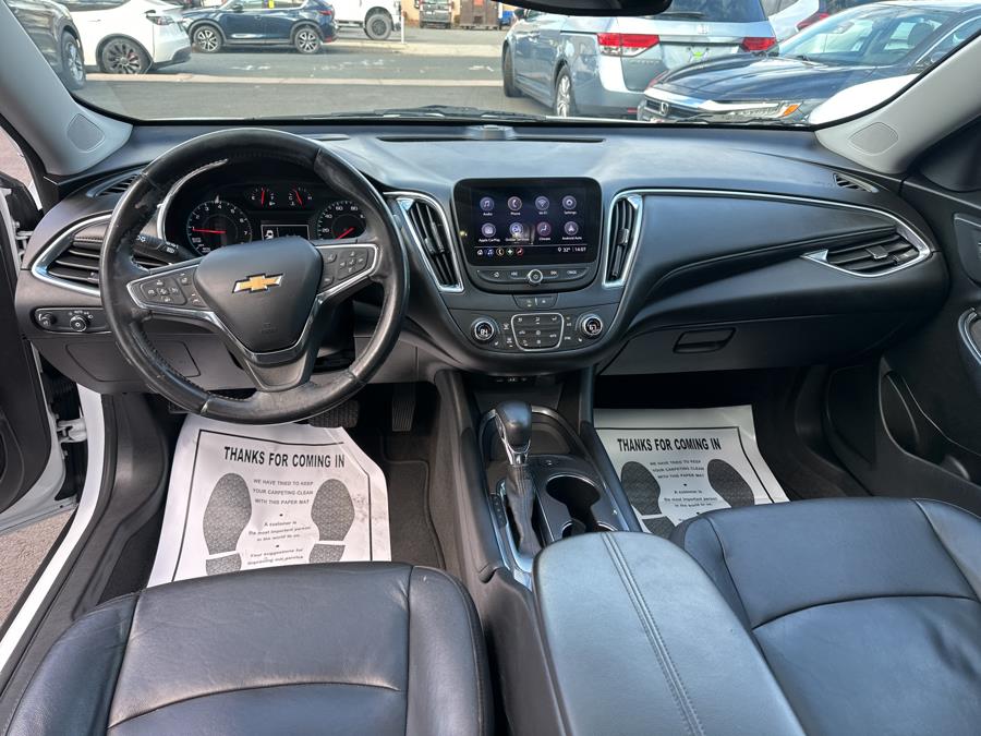 2021 Chevrolet Malibu 4dr Sdn LT photo