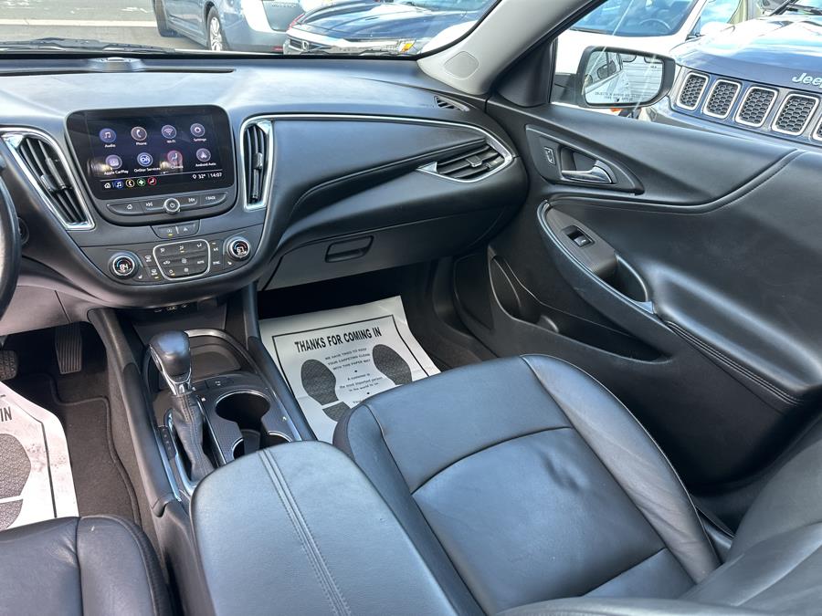 2021 Chevrolet Malibu 4dr Sdn LT photo