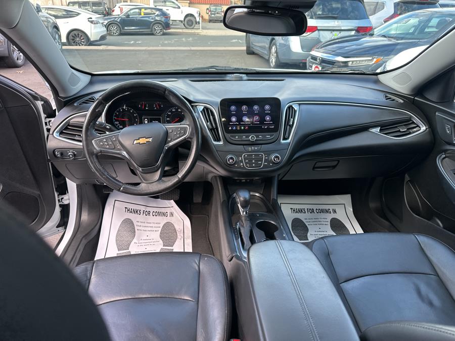 2021 Chevrolet Malibu 4dr Sdn LT photo