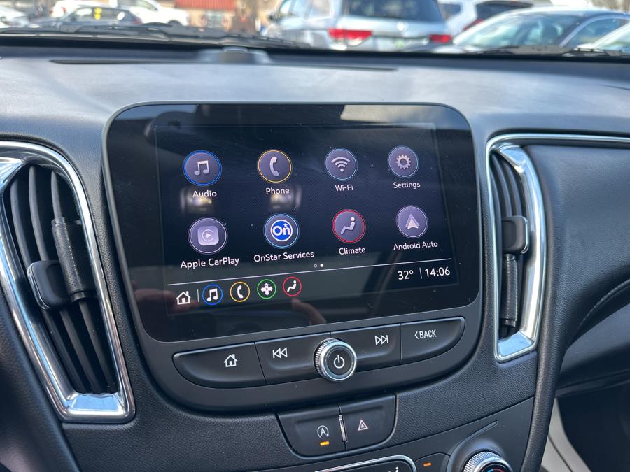 2021 Chevrolet Malibu 4dr Sdn LT photo