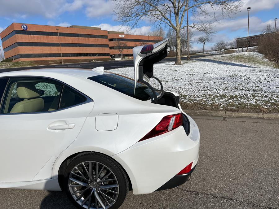 2015 Lexus IS 250 photo