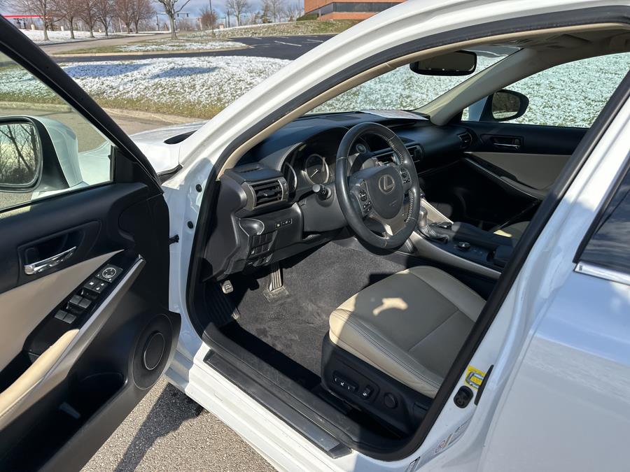 2015 Lexus IS 250 photo