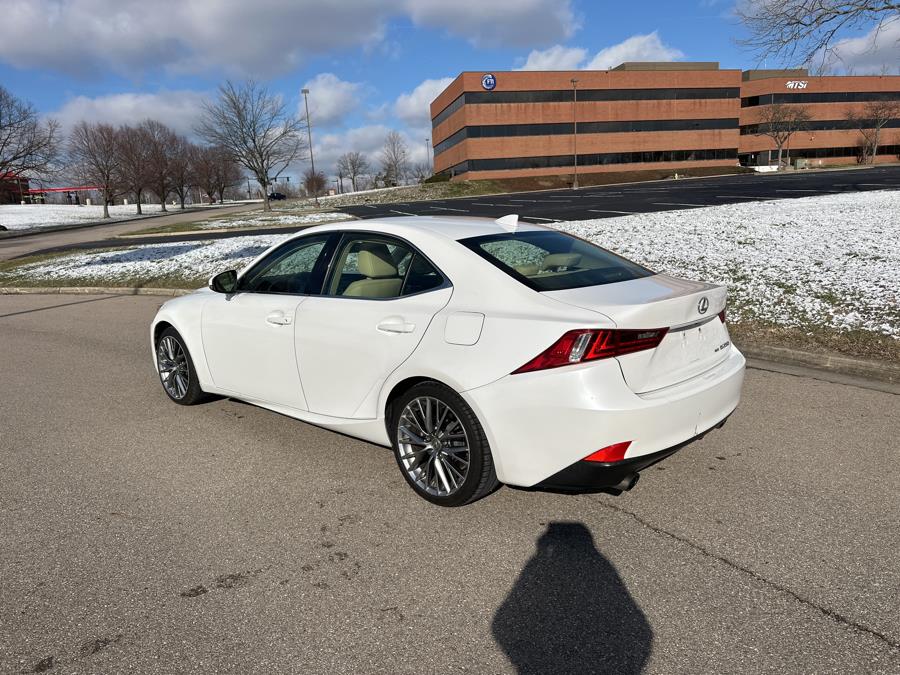 2015 Lexus IS 250 photo