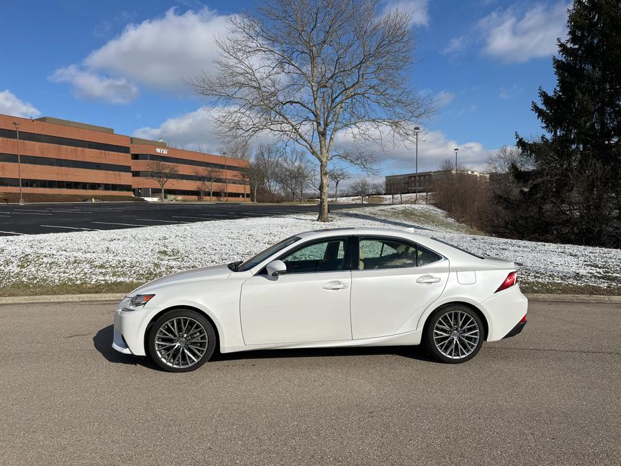2015 Lexus IS 250 photo