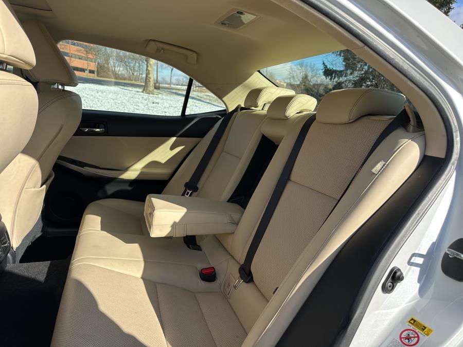 2015 Lexus IS 250 photo