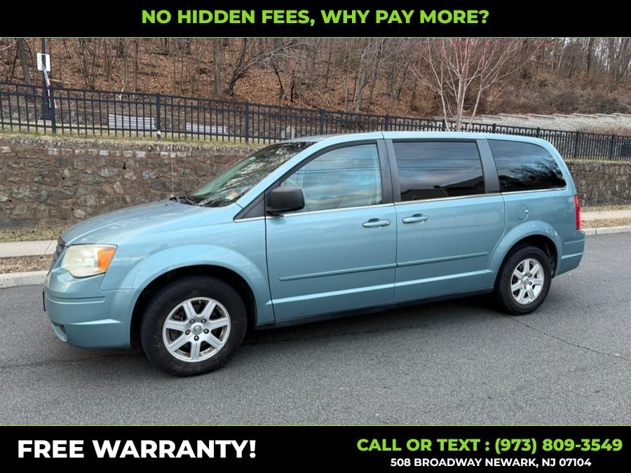 2010 Chrysler Town & Country LX photo