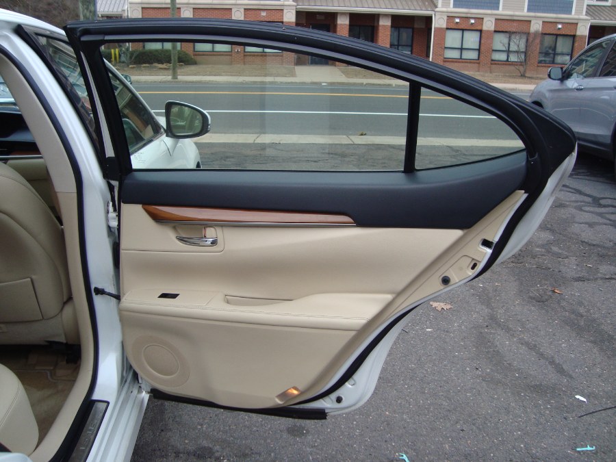 2015 Lexus ES 00h photo