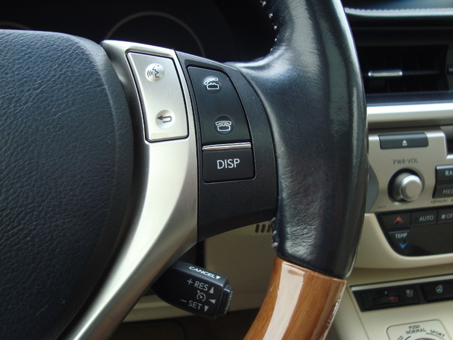 2015 Lexus ES 00h photo