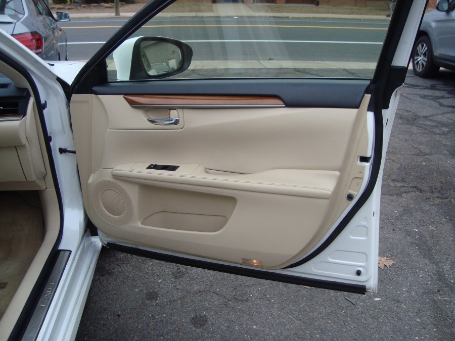 2015 Lexus ES 00h photo