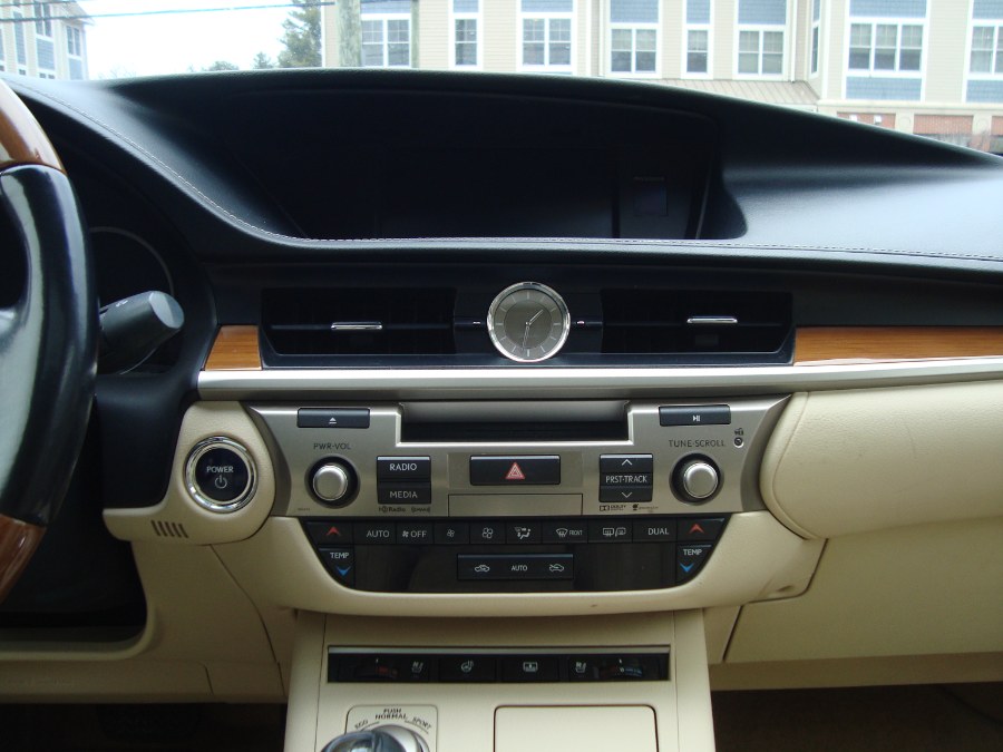 2015 Lexus ES 00h photo