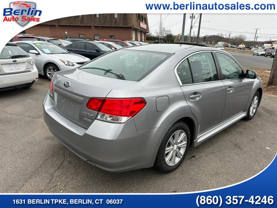 2010 Subaru Legacy 2.5i Premium photo
