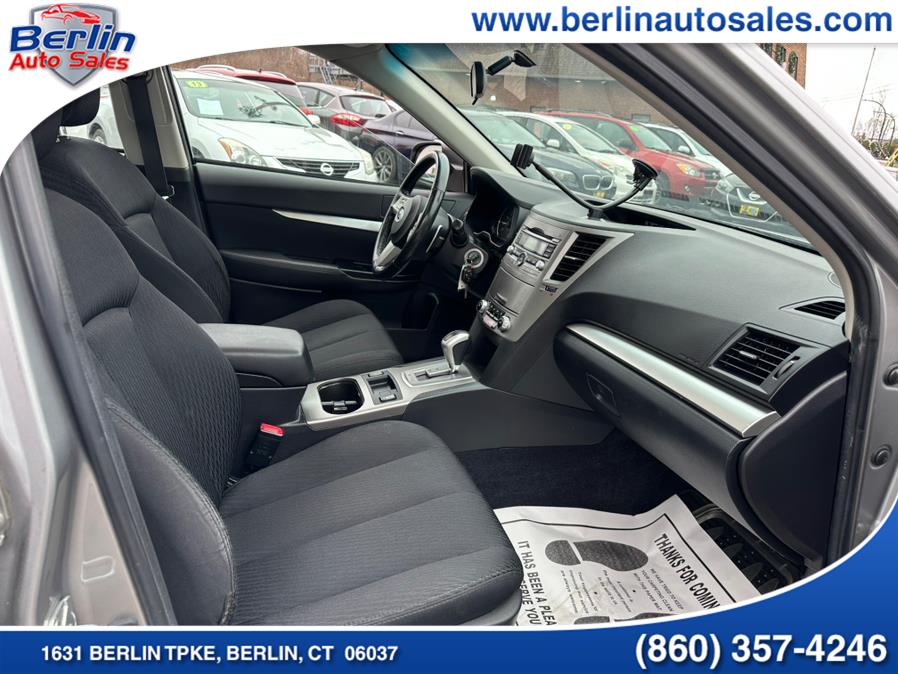 2010 Subaru Legacy 2.5i Premium photo