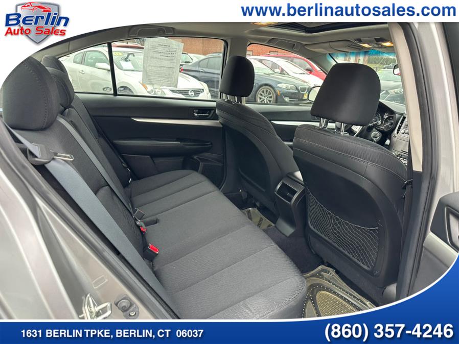 2010 Subaru Legacy 2.5i Premium photo