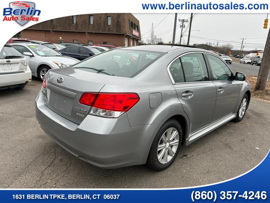 2010 Subaru Legacy 2.5i Premium photo