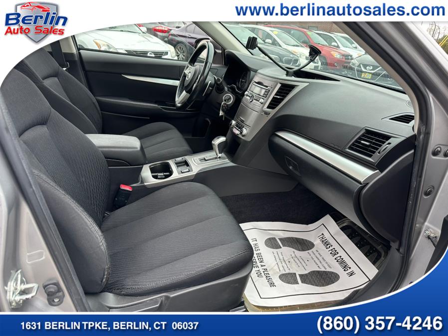 2010 Subaru Legacy 2.5i Premium photo