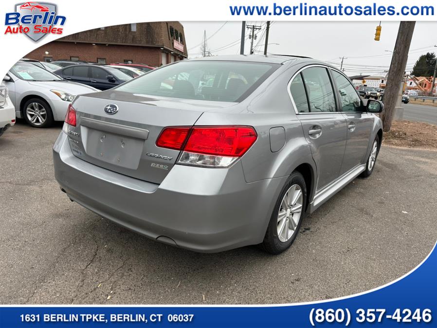 2010 Subaru Legacy 2.5i Premium photo