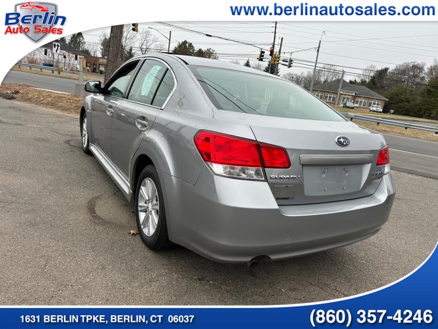 2010 Subaru Legacy 2.5i Premium photo