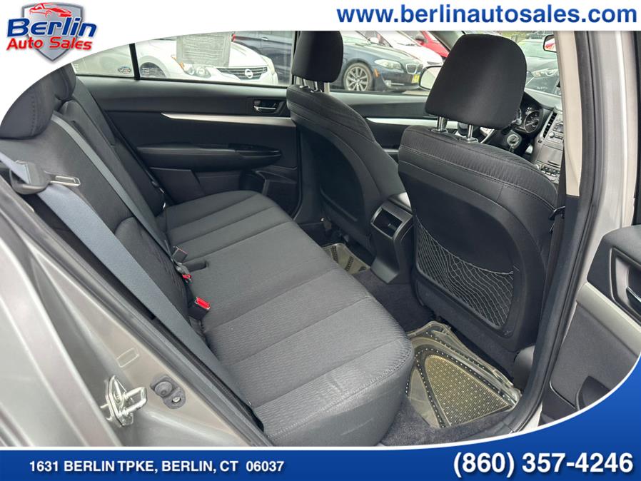 2010 Subaru Legacy 2.5i Premium photo
