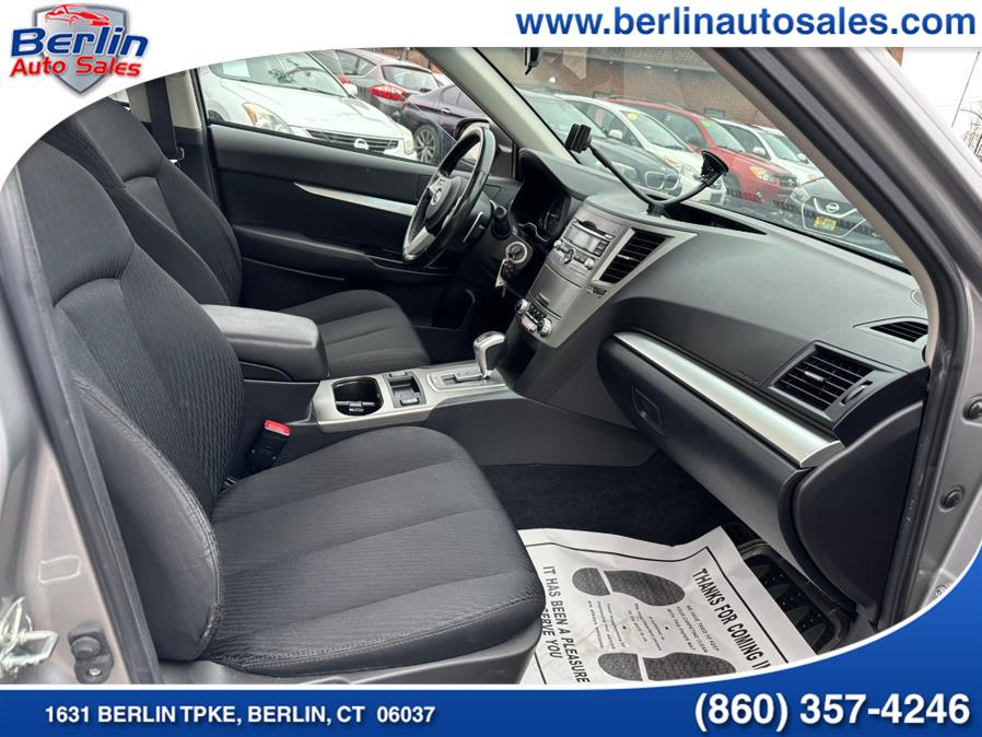 2010 Subaru Legacy 2.5i Premium photo