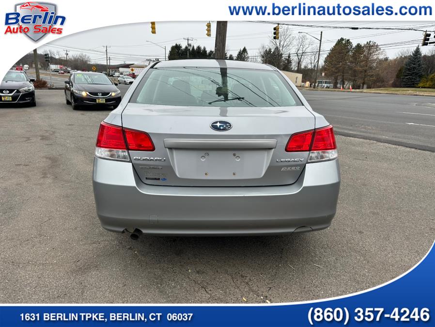 2010 Subaru Legacy 2.5i Premium photo
